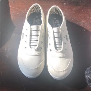 Bobs by Sketchers white sneaker 8